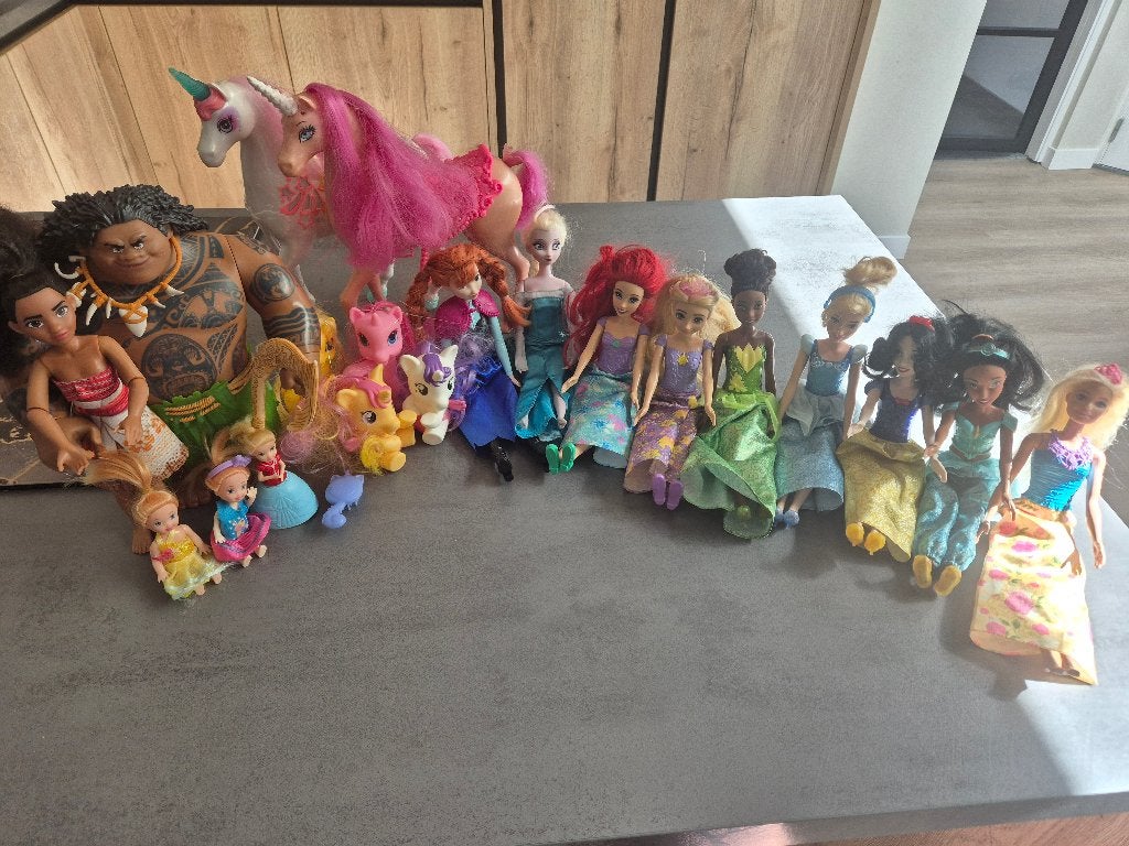Set barbies disney en paarden, Ophalen, Zo goed als nieuw, Barbie
