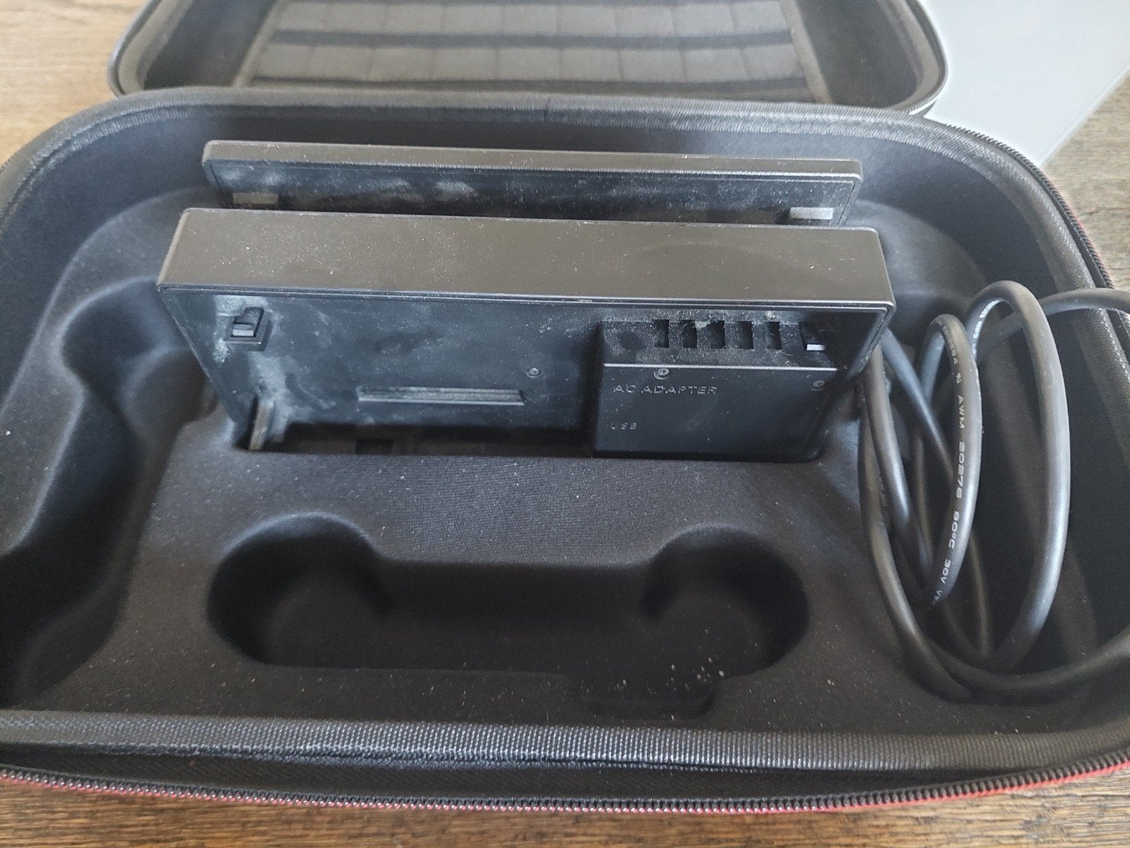 Nintendo Switch Dock met reisetui, Ophalen, Zo goed als nieuw, Zonder controller, Switch Original