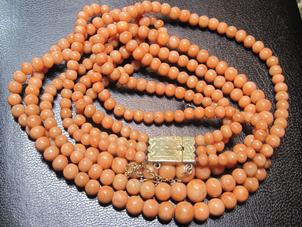 Angel skin Engelhuid bloedkoralen collier ca 1900 ZELDZAAM, Ophalen, Goud, Ketting