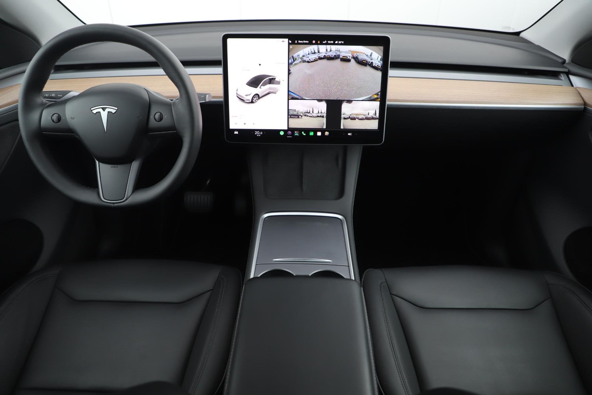 Foto 13 van Tesla Model Y Long Range AWD 75 kWh Afneembare Trekhaak Pano