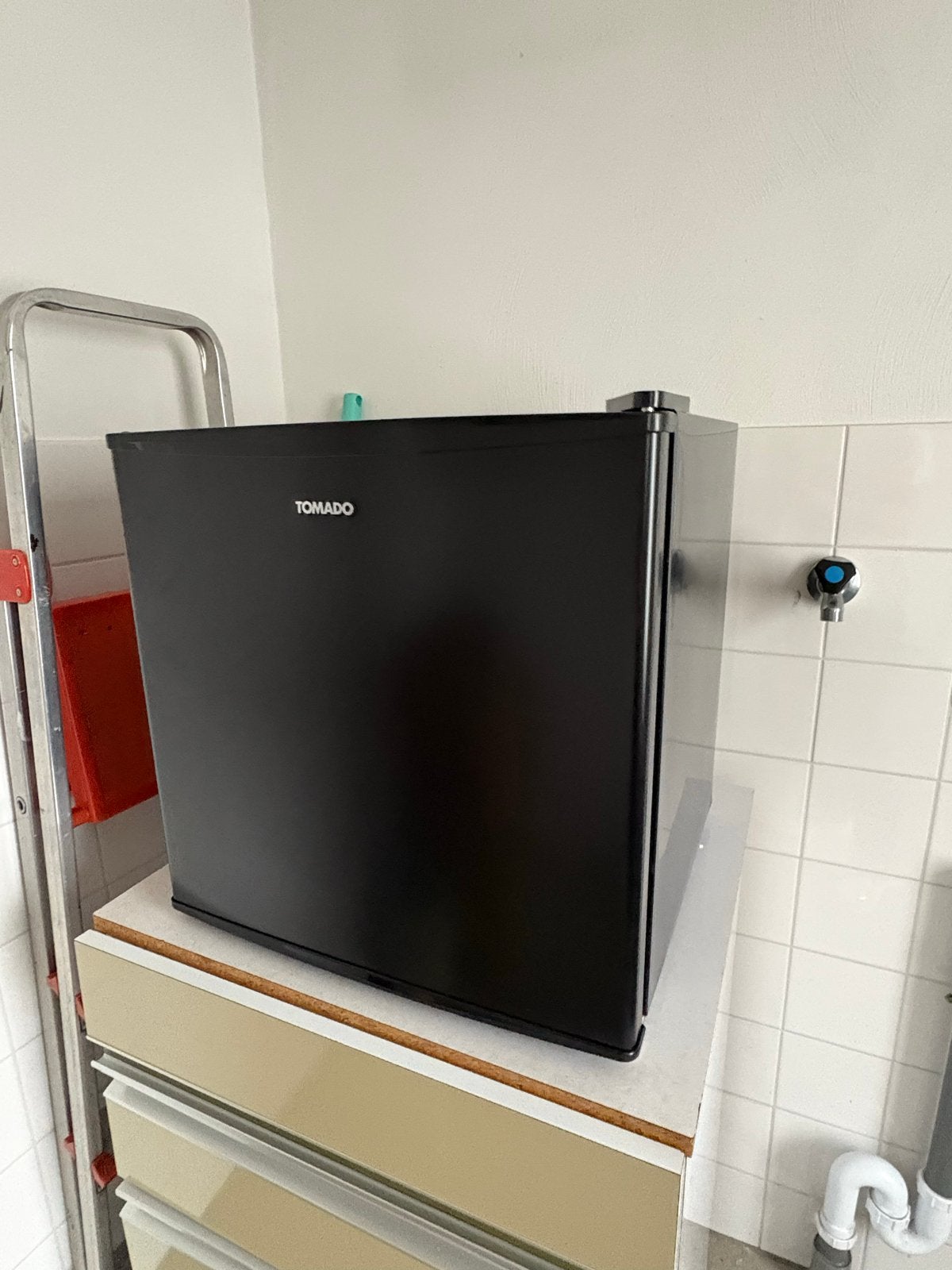 Tomado TFM4402B mini vriezer 31 liter – zwart, Ophalen, Gebruikt, Minder dan 75 liter, Met vriesvak