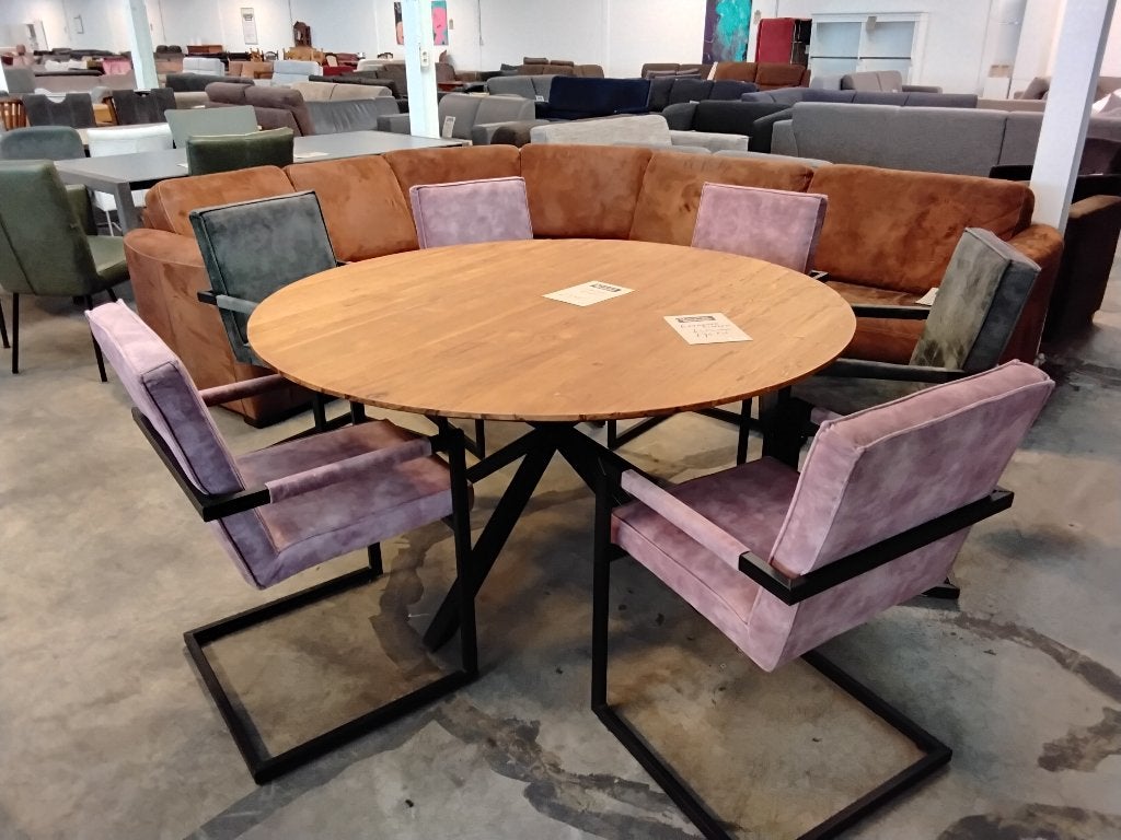 Nieuwe ronde tafel kruispoot. Van 799= nu 350. Second Life., Ophalen, Rond, Zo goed als nieuw, Vijf personen of meer