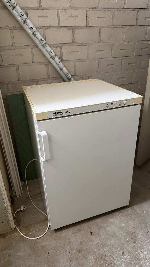 Miele Electonic upright freezer, Witgoed en Apparatuur, Vriezers en Diepvrieskisten, Vrieskist, Gebruikt, Ophalen, 85 tot 120 cm