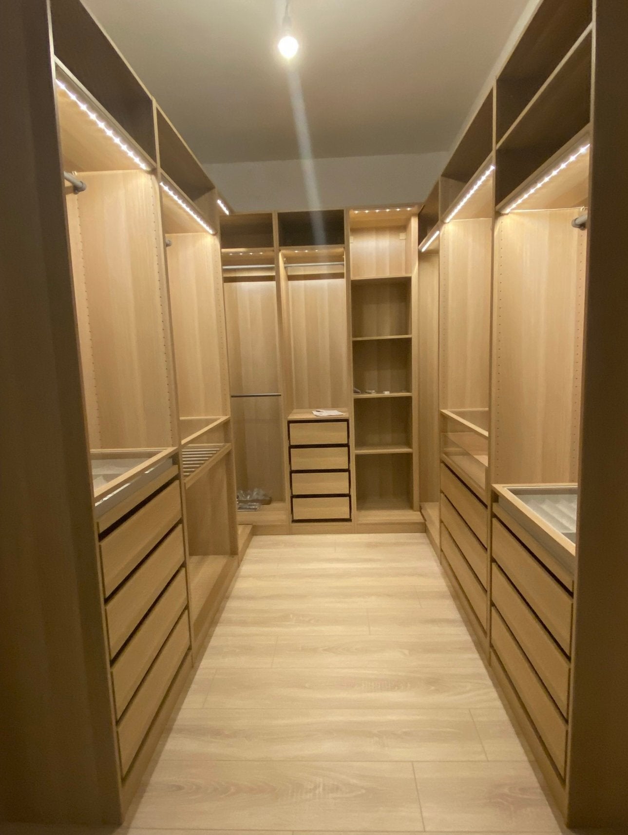 IKEA PAX Walk-in Closet – luxe uitvoering met verlichting, Rotterdam