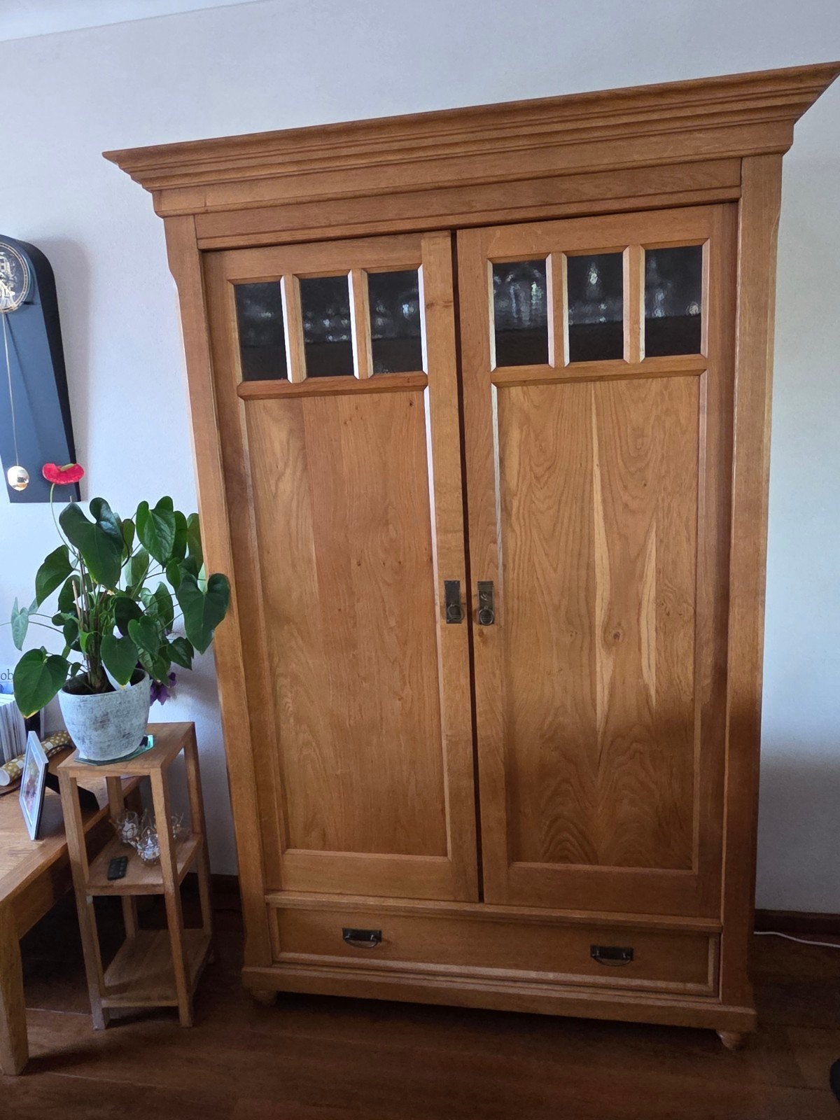 Massief eiken kast met glazen deuren, Ophalen, Gebruikt