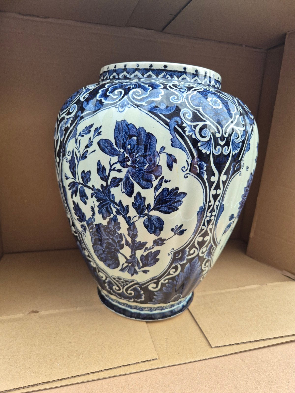 Prachtige Delfts blauwe vaas van Royal Boch Holland, Antiek en Kunst, Antiek | Vazen, Ophalen