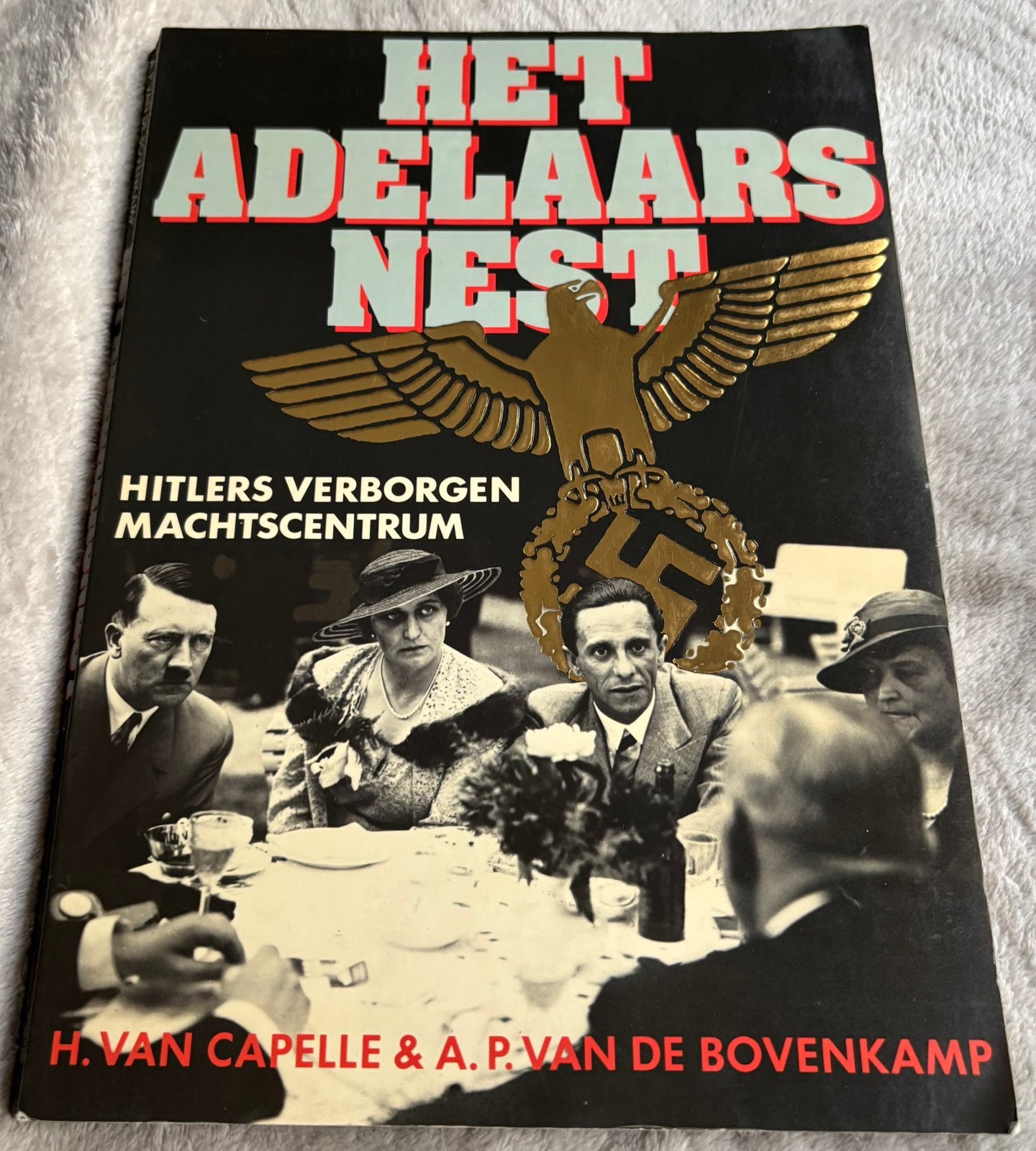 2e wereldoorlog boek: Het Adelaarsnest. NL, Ophalen of Verzenden, Tweede Wereldoorlog, Gelezen