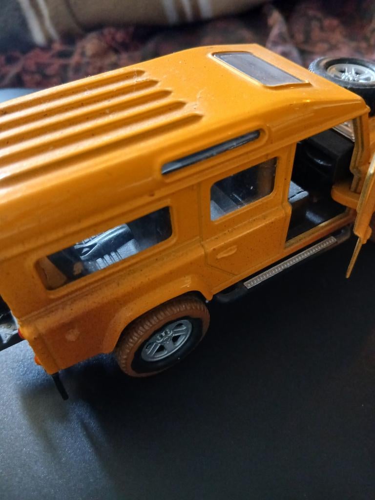 Gedetailleerd model Land Rover Defender - Oranje, Overige merken, Gebruikt, Auto, 1:32 tot 1:50
