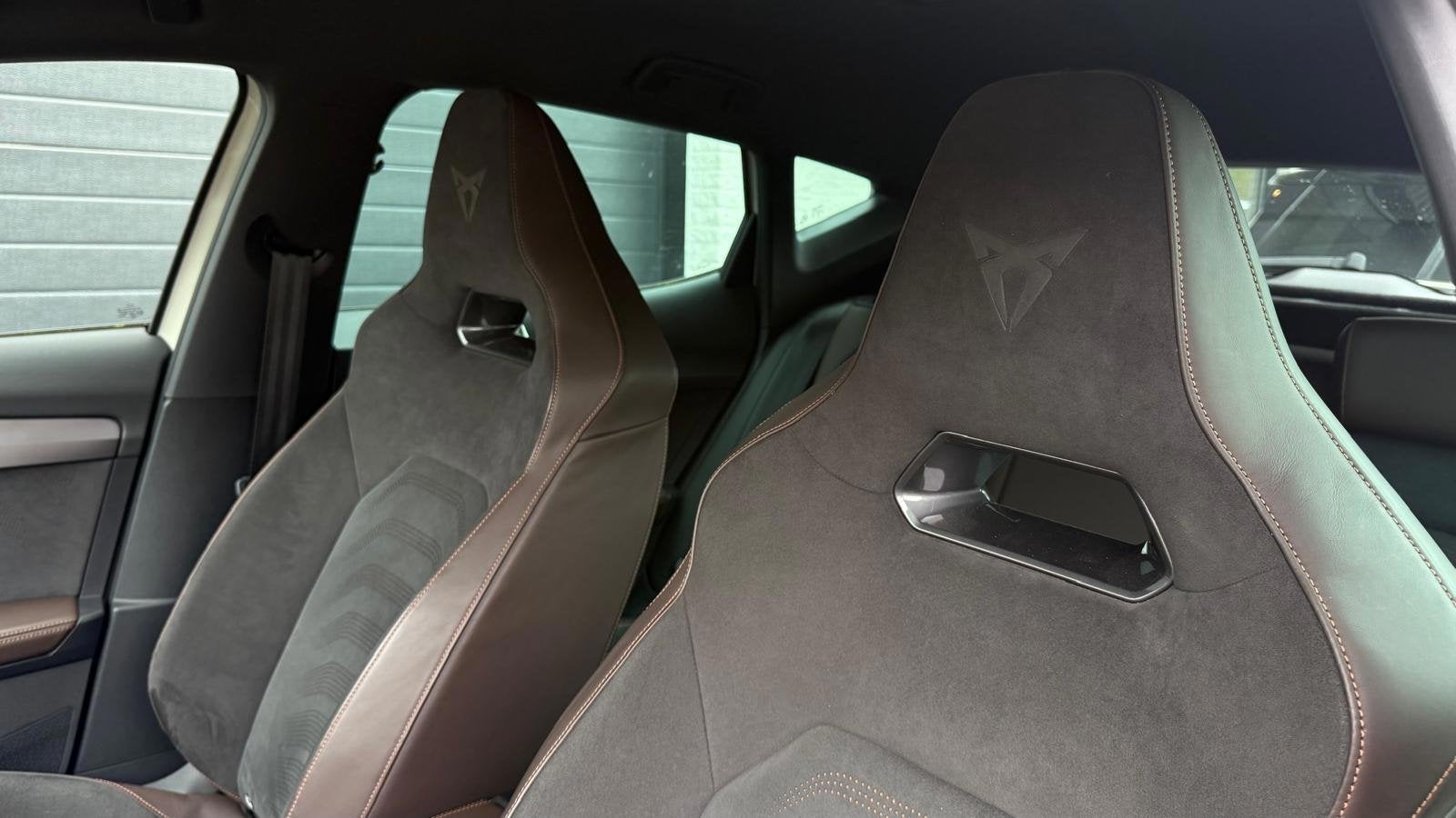 Cupra FORMENTOR | 295/999 | Taiga Grey | Carbon | 360 | Be, Auto's, Dealer onderhouden, Gebruikt, 11 km/l, Automatische klimaatregeling