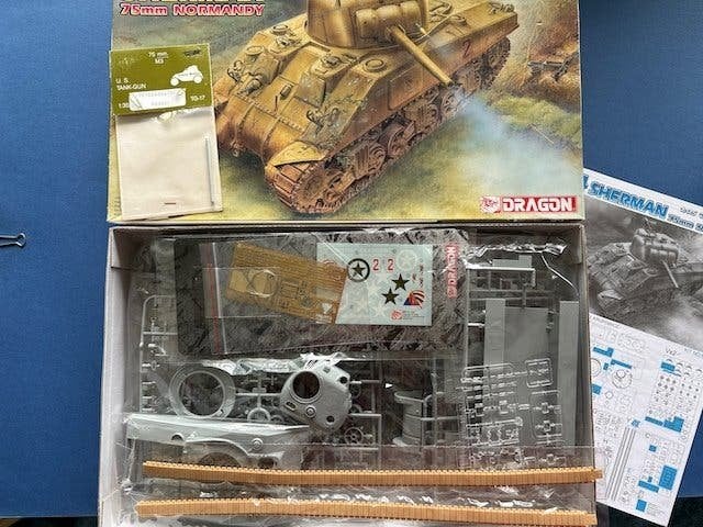 Dragon M4 Sherman 75mm Normandy 6511 1/35 incl Alu loop, Overige merken, Tank, Verzenden, 1:32 tot 1:50