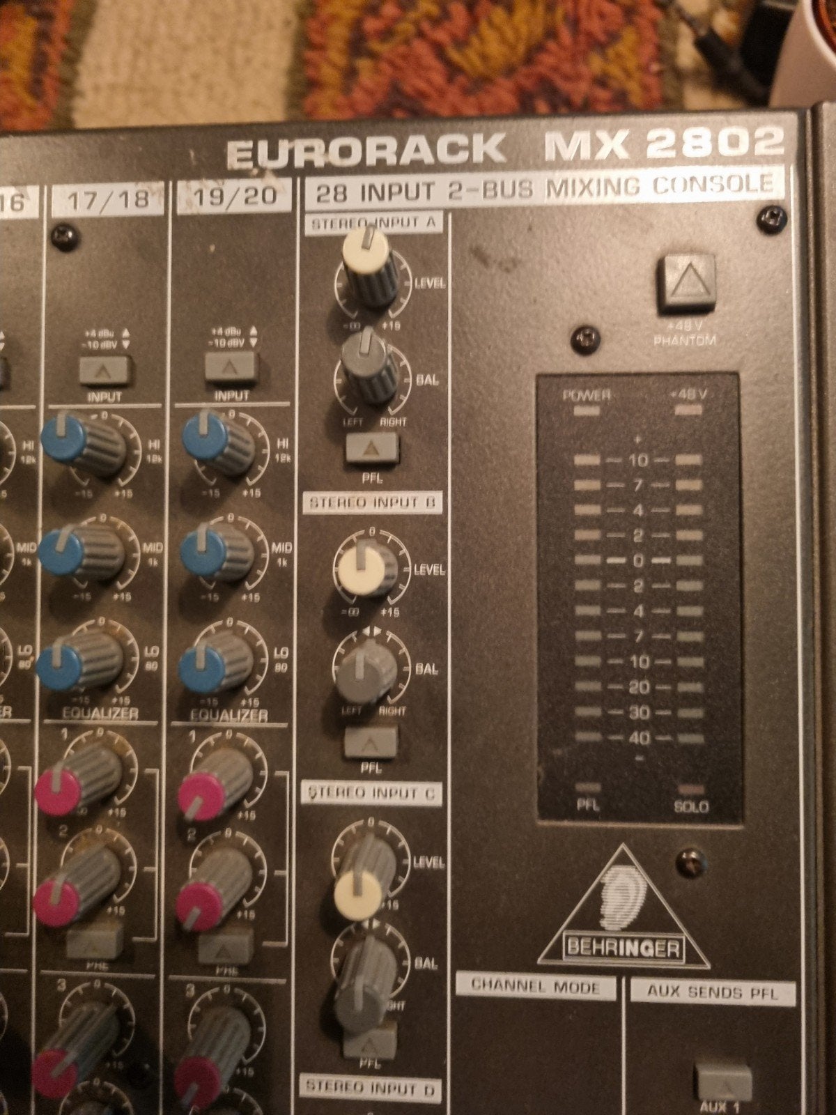 Behringer Eurorack MX2802 Mengpaneel - 28-kanaals, Ophalen of Verzenden, Gebruikt, 20 kanalen of meer, Microfooningang
