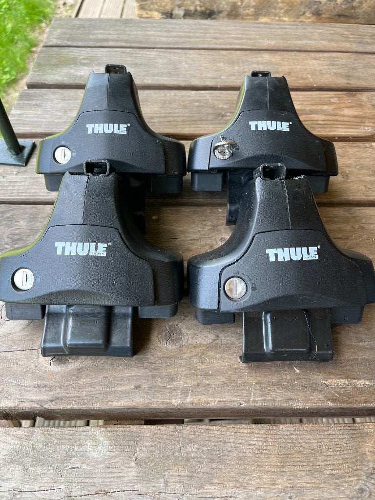 Voetenset Thule dakdragers, Auto diversen, Dakdragers, Ophalen of Verzenden, Gebruikt