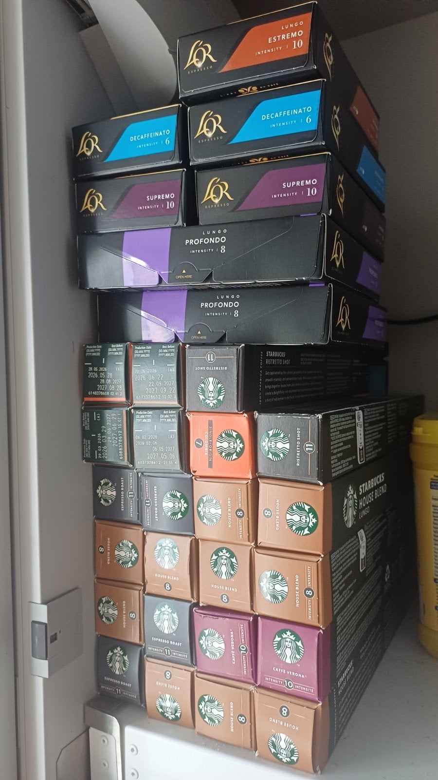 Nespresso koffiecups bewaardoos en 30 dozen Starbucks + L'or