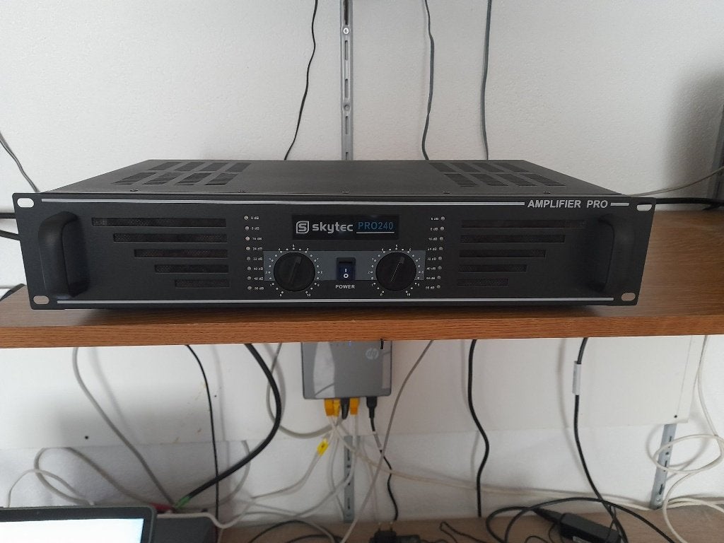 Eindversterkers, Overige merken, Ophalen of Verzenden, Zo goed als nieuw, 120 watt of meer