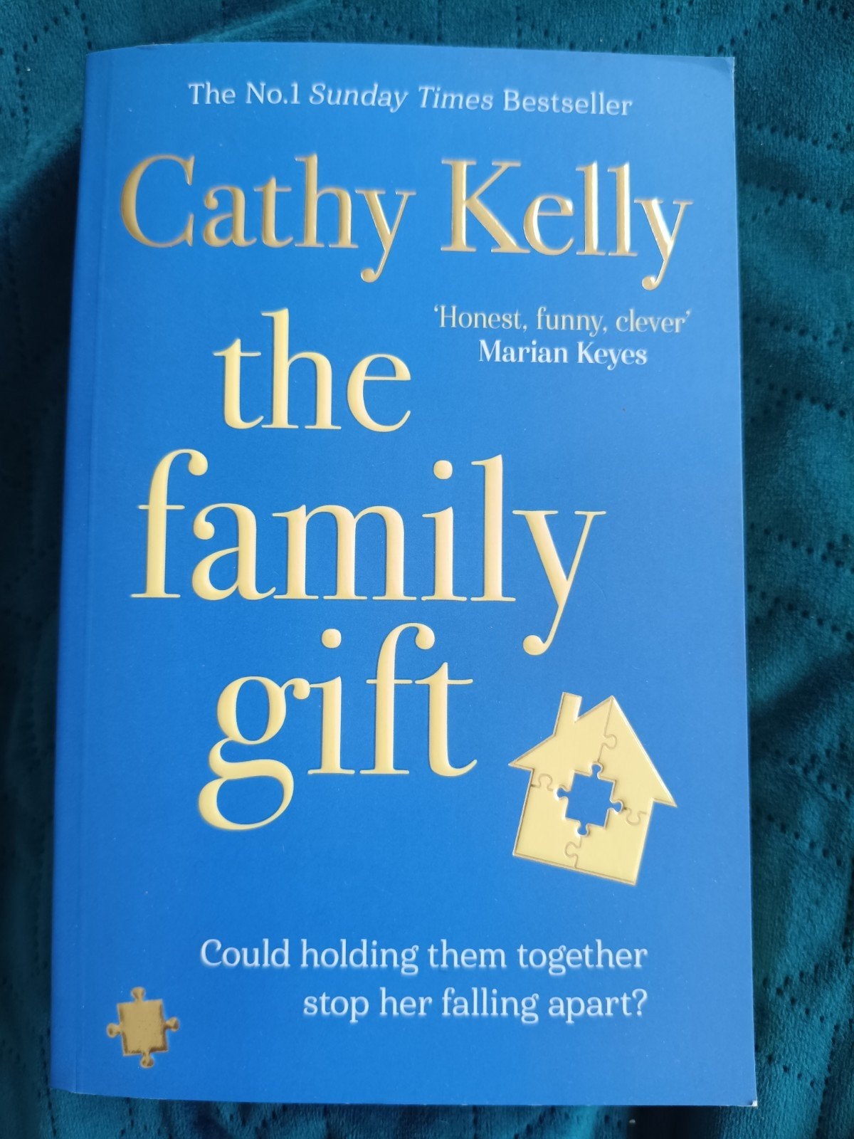 Cathy Kelly - The Family Gift (Paperback), Boeken, Ophalen of Verzenden, Zo goed als nieuw, Cathy Kelly