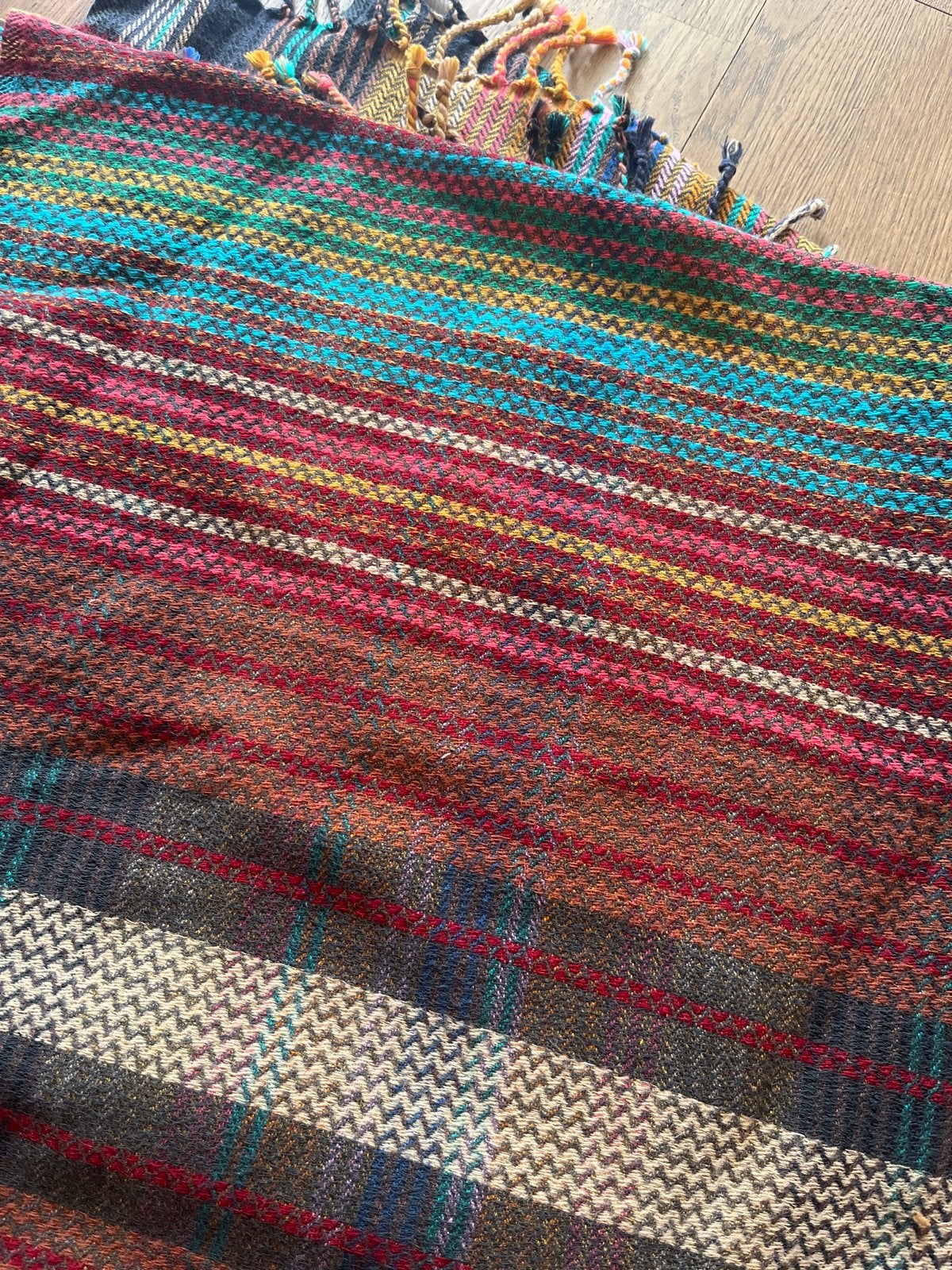 Kleurrijke plaid / deken met franjes, Ophalen, Gebruikt, 100 tot 150 cm, Blauw