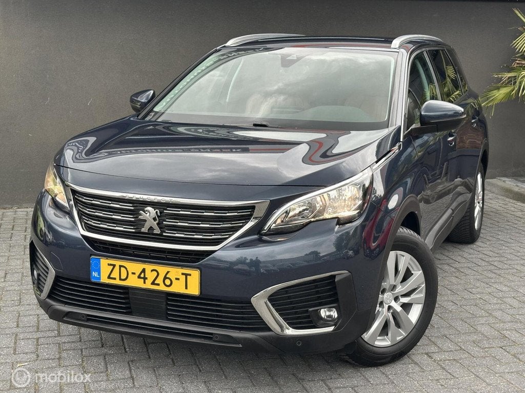 Peugeot 5008 7-Zits|Camera 360°|CarPlay | Trekhaak | Cruise, Auto's, Voorwielaandrijving, Gebruikt, 1199 cc, Blauw