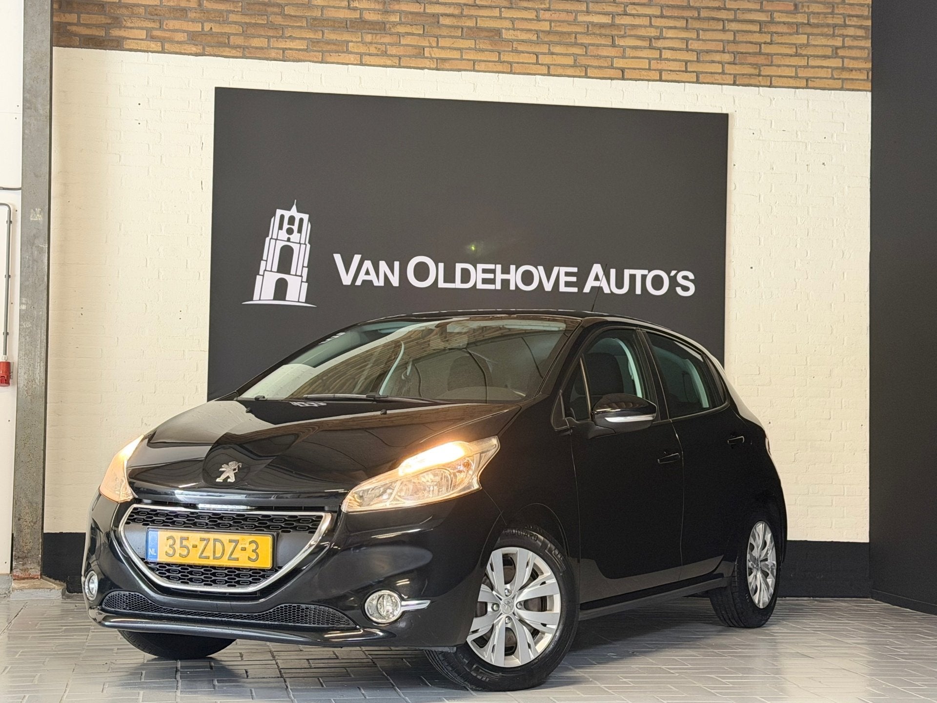 Peugeot 208 1.2 VTi Access NL Auto 5-DRS Airco|Cruise|Navi, Voorwielaandrijving, Euro 5, Stof, Gebruikt