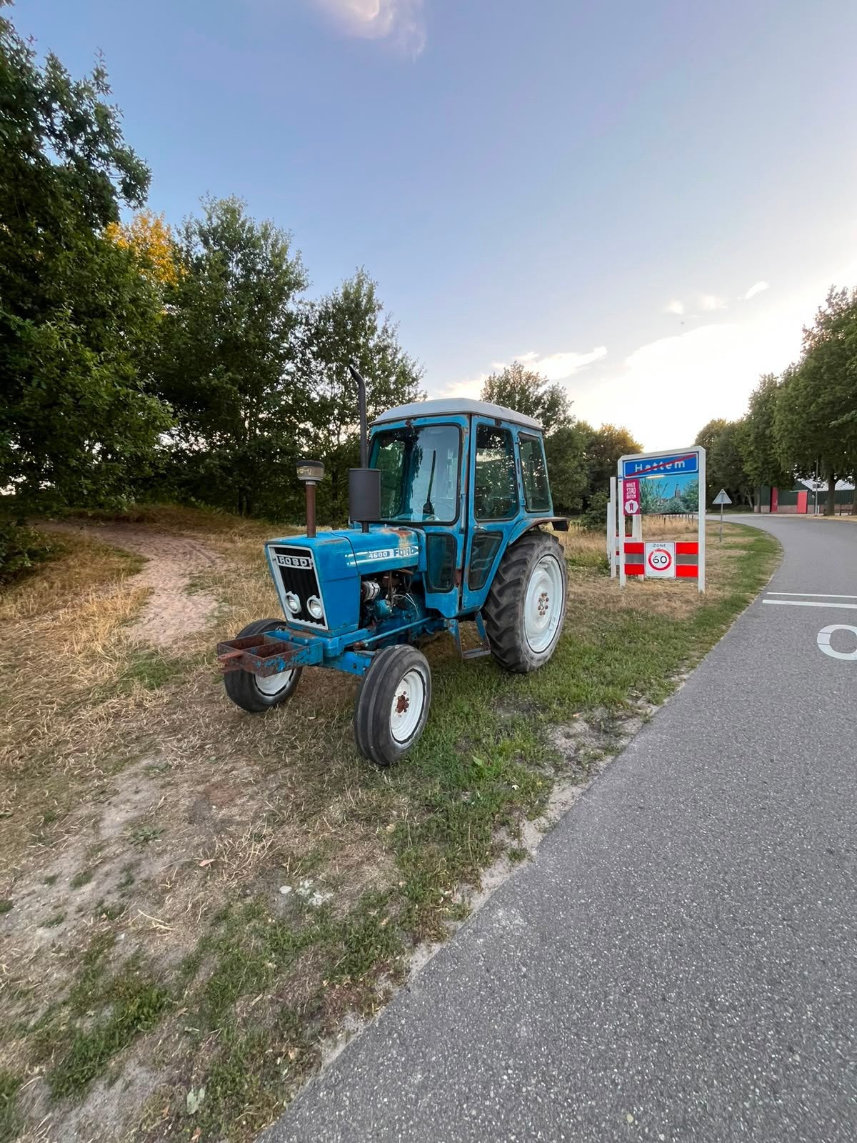 Ford 4600 cab 2WD met kenteken, Ophalen