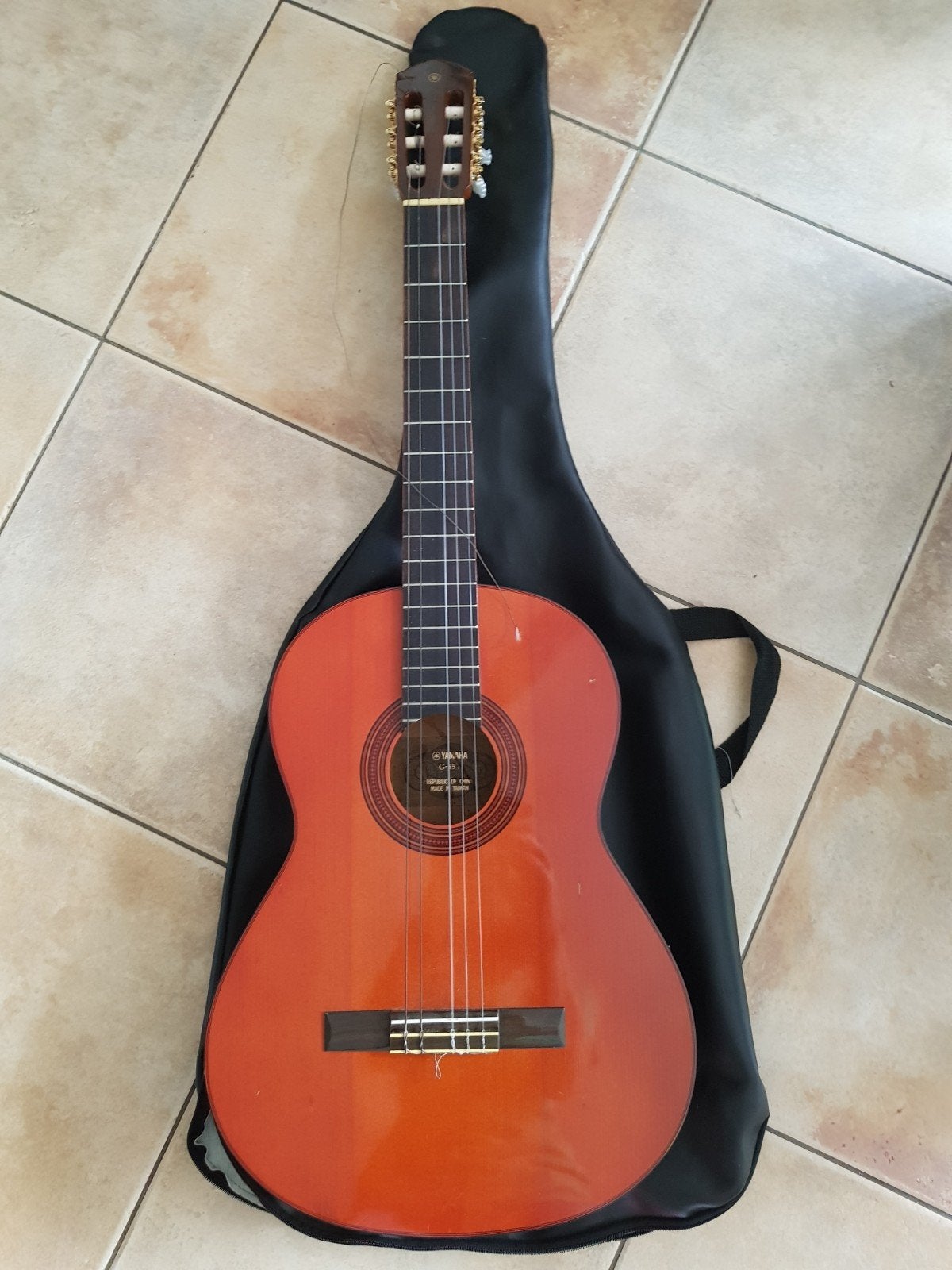 Yamaha G55 akoestische gitaar met hoes (1 snaar kapot), Ophalen