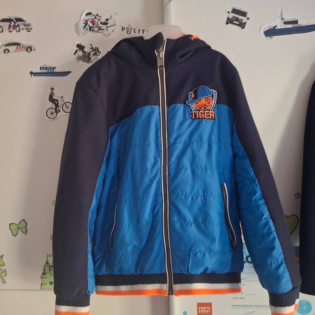 Mooie jas, maat 128, weinig gedragen, Kinderen en Baby's, Kinderkleding | Maat 128, Ophalen, Zo goed als nieuw, Jongen, Jas