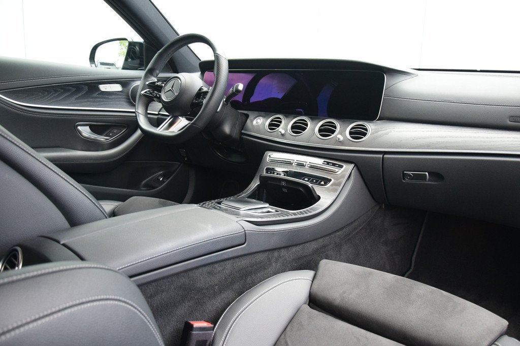 Mercedes-Benz E-Klasse 300 e 4MATIC AMG Line Camera/360 Schu, Auto's, Mercedes-Benz, Automaat, Automatische klimaatregeling, Gebruikt