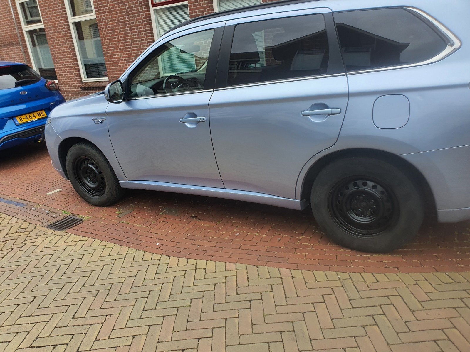 Mitsubishi Outlander 2.0 Dohc Mivec Phev 203pk 4WD CVT 5P, 215 mm, 16 inch, Charles Motors, Ophalen of Verzenden