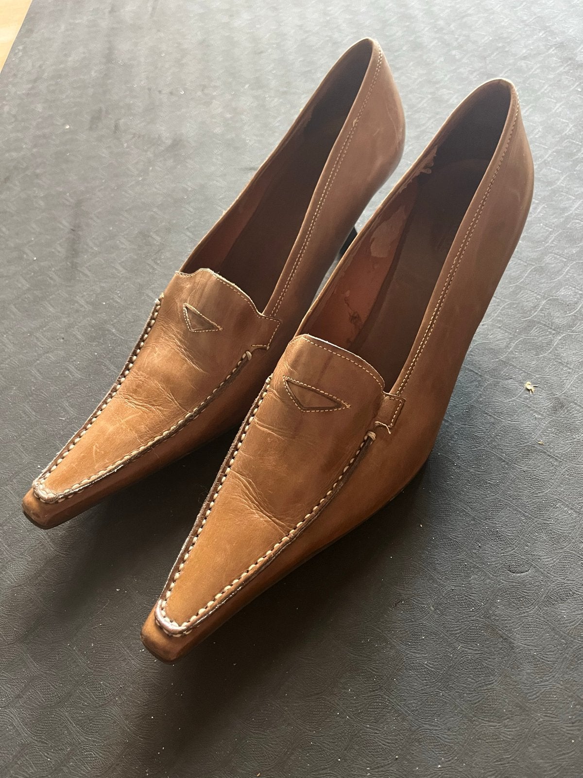 Aparte Italiaanse schoentjes met hakje en spitse neus, Schoenen met lage hakken, Bruin, Ophalen of Verzenden, Gedragen