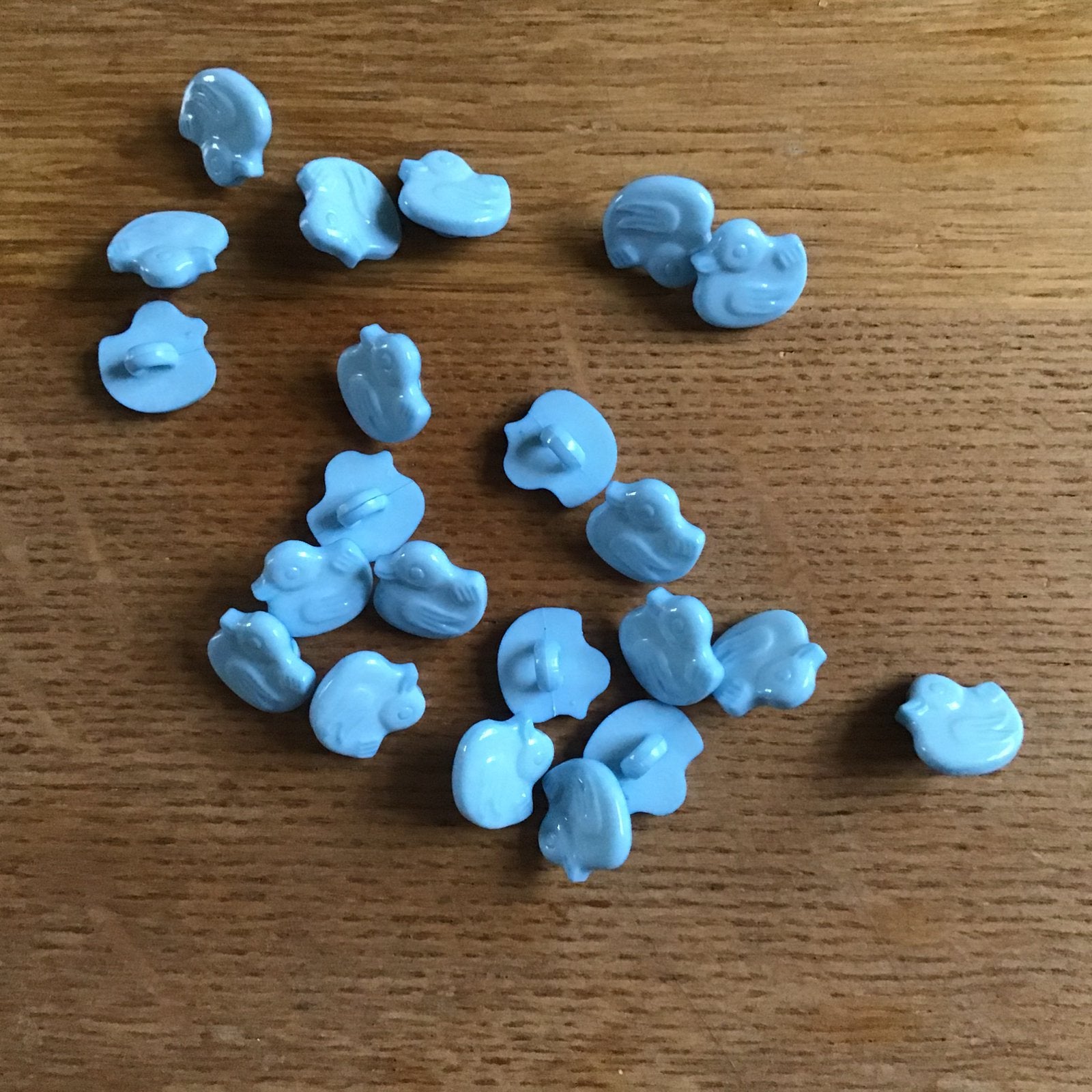 22 eenden knopen - blauw - kunststof - eend knoop - NIEUW, Ophalen of Verzenden, Nieuw, Knoop of Knopen