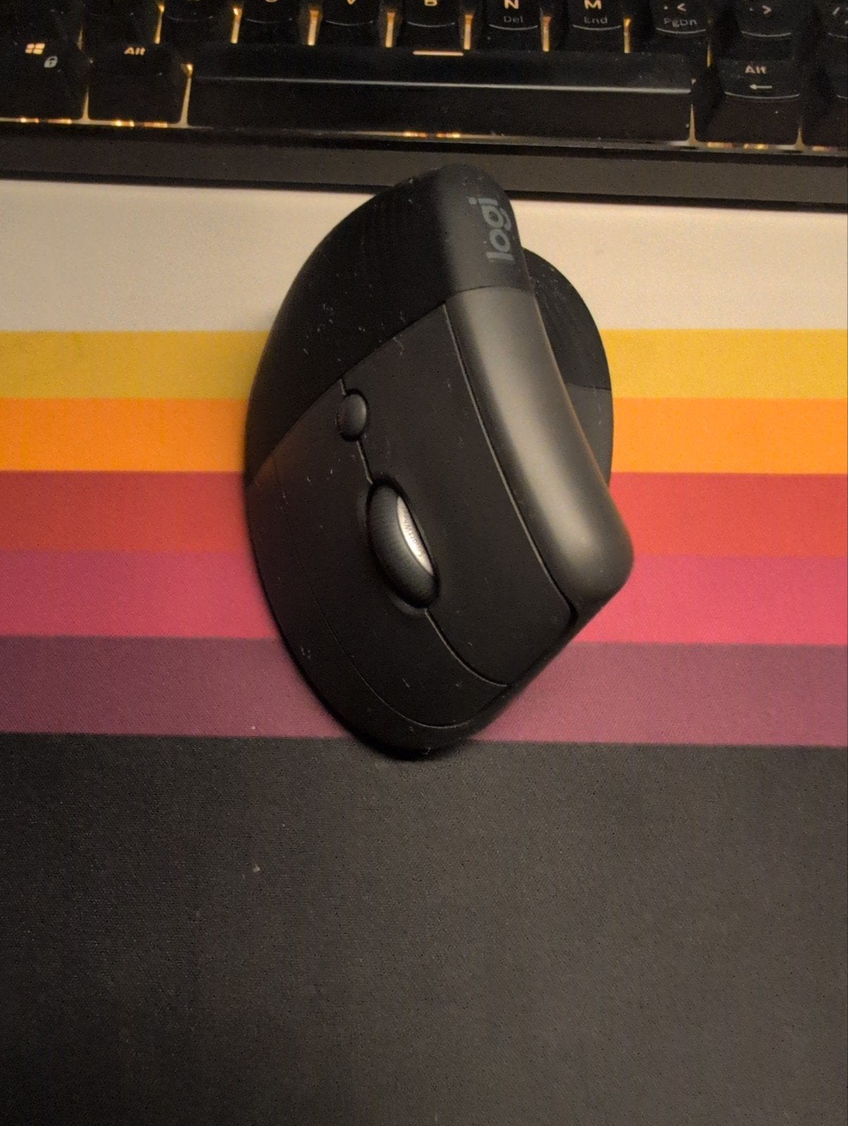 Logitech lift verticaal ergonomische muis, Computers en Software, Rechtshandig, Muis, Ergonomisch, Logitech.