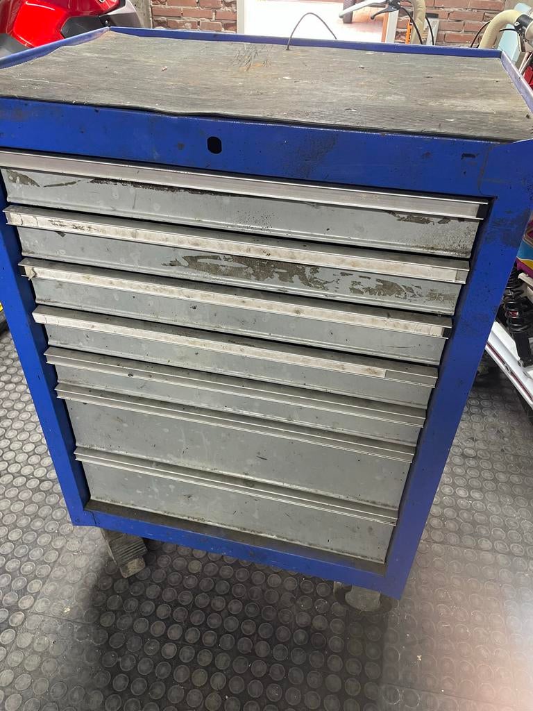 Gereedschapswagen normfest met wat gereedschap, Ophalen, Gevuld, Gebruikt