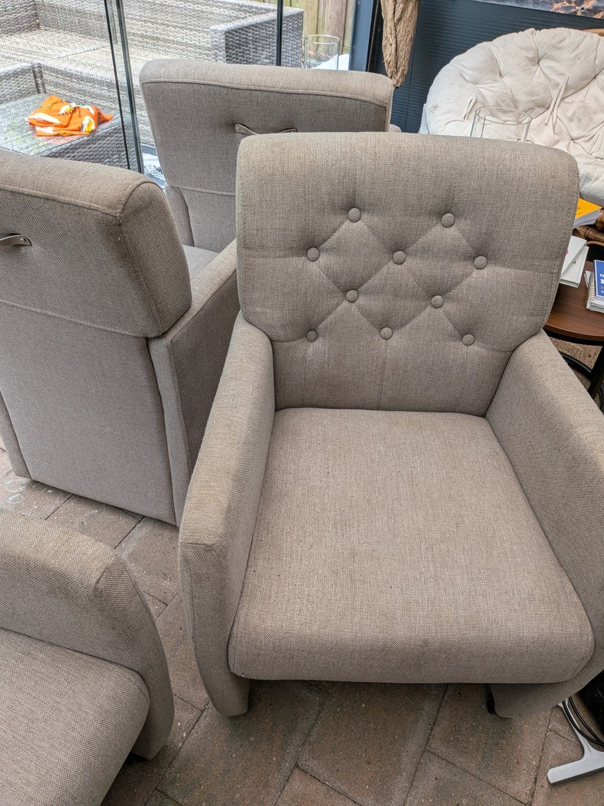 4x Comfortabele fauteuil eet kamer stoel met knopen - licht, Gebruikt, Klassiek, Comfortabel, Minder dan 75 cm, Ophalen of Verzenden