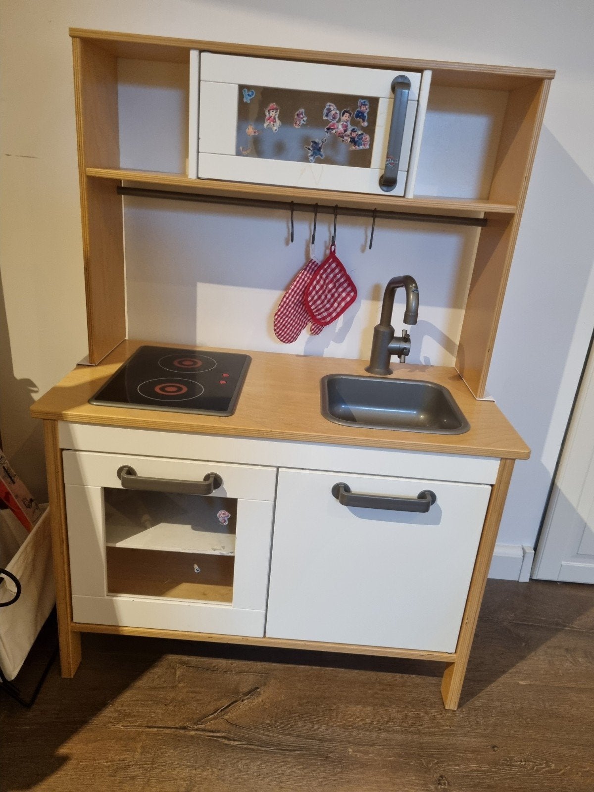 IKEA Duktig Speelkeuken met magnetron, Kinderen en Baby's, Speelgoed | Speelkeukens, Ophalen, Gebruikt, Hout, Speelkeuken