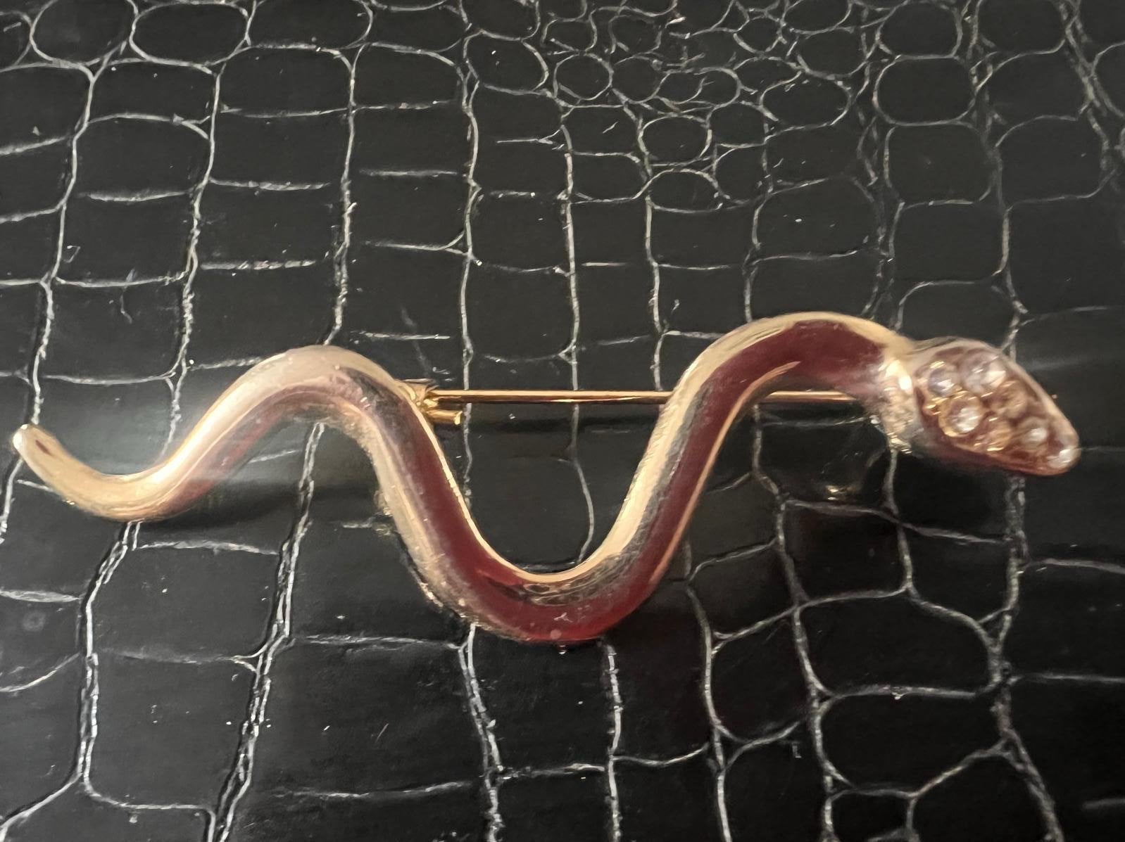 Goudkleurige Slangenbroche met Strass Steentjes, Sieraden, Tassen en Uiterlijk, Broches, Overige materialen, 4 tot 7 cm, Ophalen of Verzenden