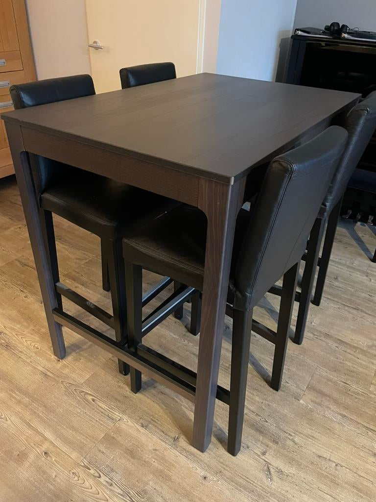 Bartafel zwart met 4 krukken van Ikea, Huis en Inrichting, Tafels | Statafels, Ophalen, Zo goed als nieuw