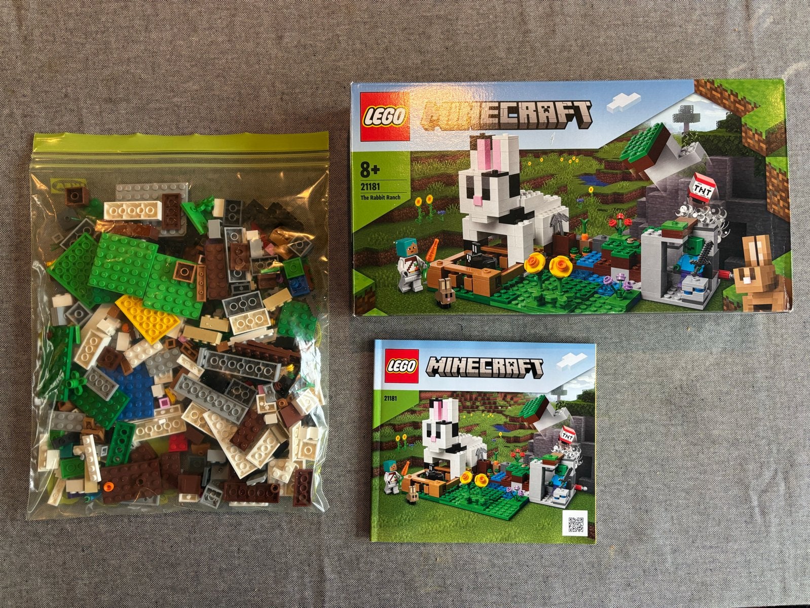 Lego Minecraft 21181 The Rabbit Ranch met doos en boekje, Minecraft, Lego, Ophalen of Verzenden, Zo goed als nieuw