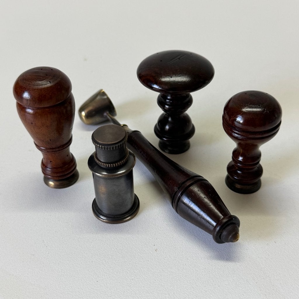 Wax Stempelset compleet met brander voor de wax, Hobby en Vrije tijd, Stempelen, Ophalen of Verzenden, Zo goed als nieuw, Houten stempel