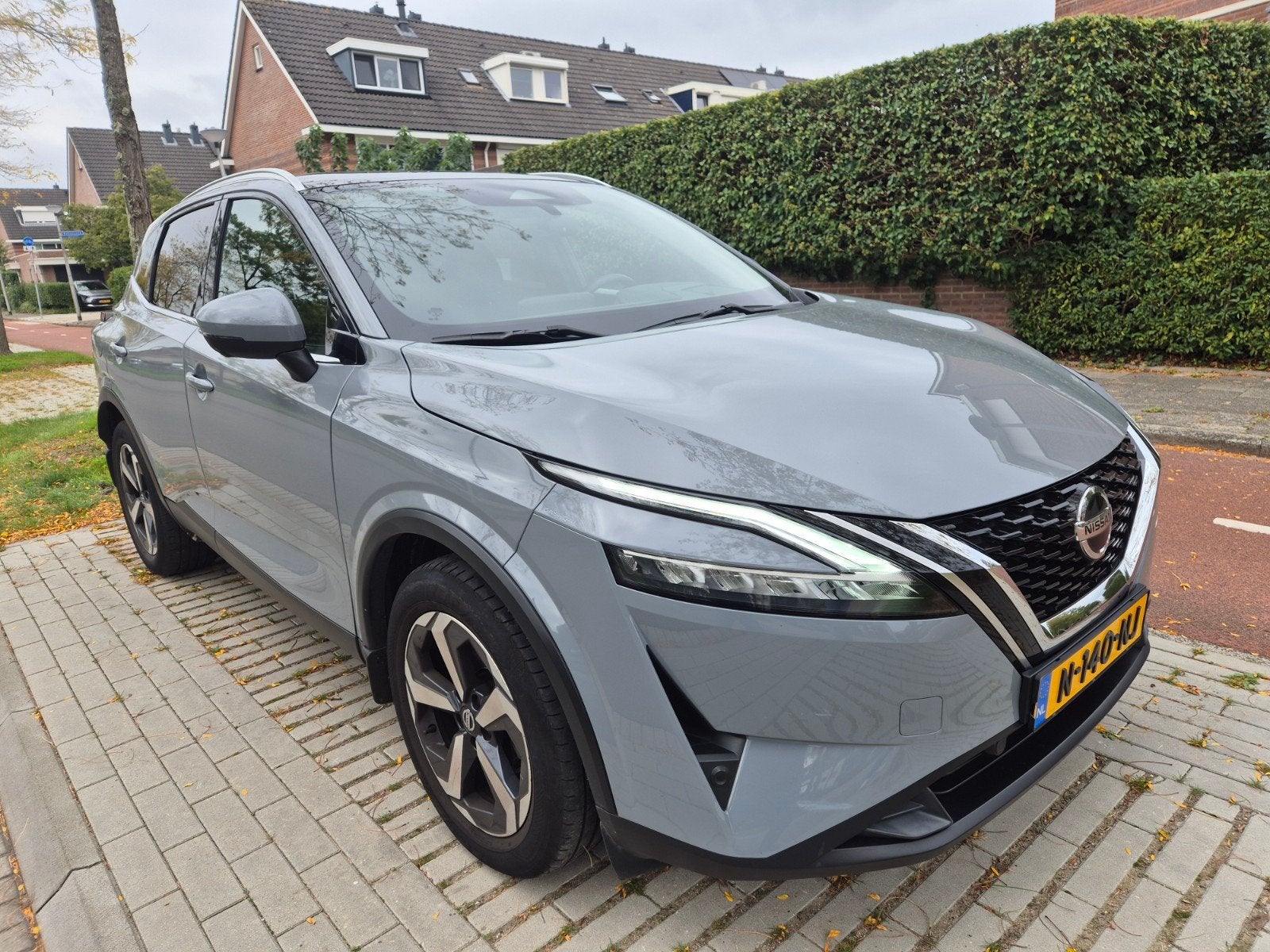 Nissan Qashqai 1.3 MHEV Premiere edition / Panoramadak / HUD, Auto's, Dealer onderhouden, Stof, 1800 kg, Origineel Nederlands