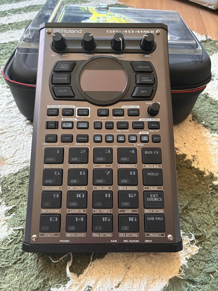 Roland sp 404 mk2/mkII + decksaver and a bag, Muziek en Instrumenten, Samplers, Ophalen of Verzenden, Zo goed als nieuw
