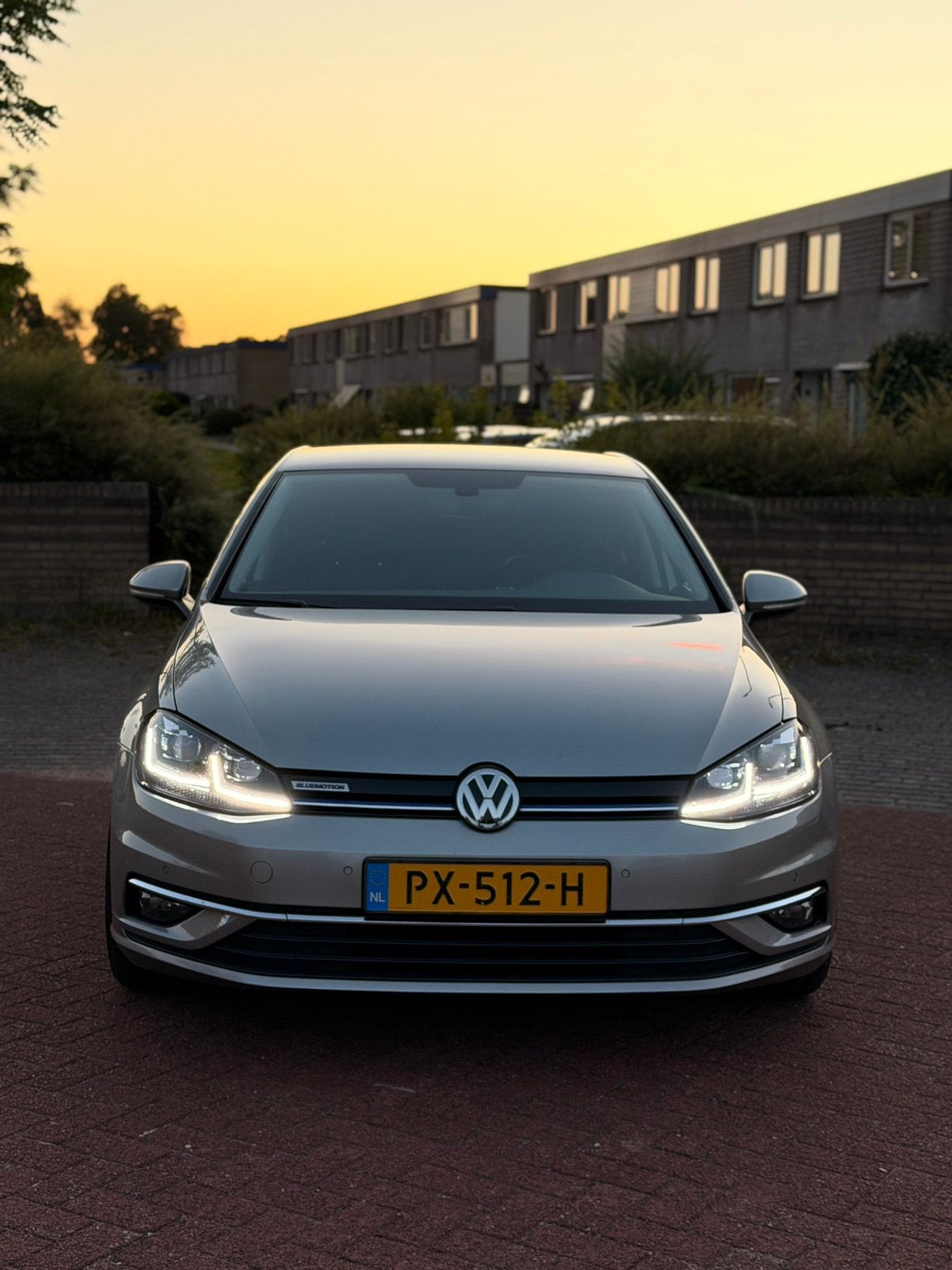 Volkswagen Golf 1.5 TSI 130pk 7-DSG 5D Bluemotion 2017 Grijs, Auto's, 1498 cc, 4 cilinders, Dealer onderhouden, Zilver of Grijs