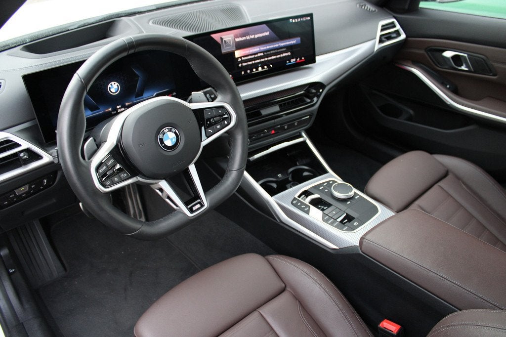BMW 3 Serie Touring 330i xDrive Innovation pack / M Sport PR, Auto's, 4 cilinders, Met garantie (alle), Wit, Vierwielaandrijving