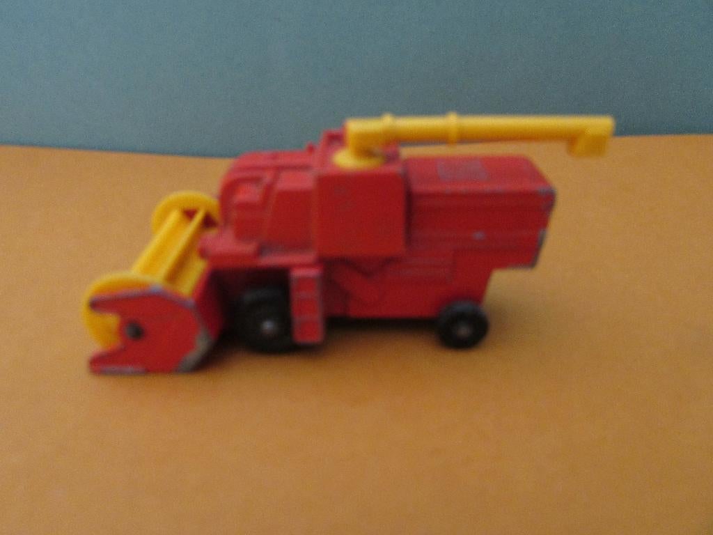 COMBINE HARVESTER ; MATCHBOX, Ophalen of Verzenden, Gebruikt, Hijskraan, Tractor of Landbouw, Matchbox
