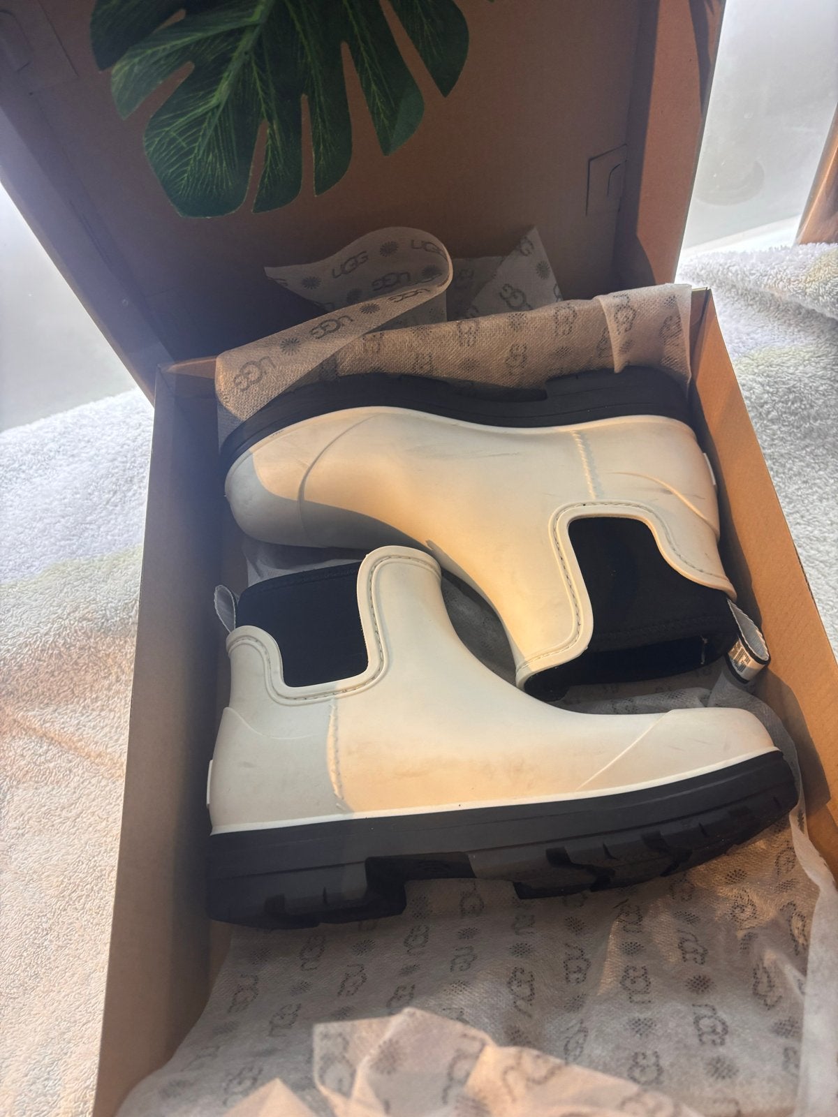 UGG Droplet Regenlaarzen - Wit/Zwart, Kleding | Dames, Schoenen, Ophalen of Verzenden, Zo goed als nieuw, Wit, Regenlaarzen