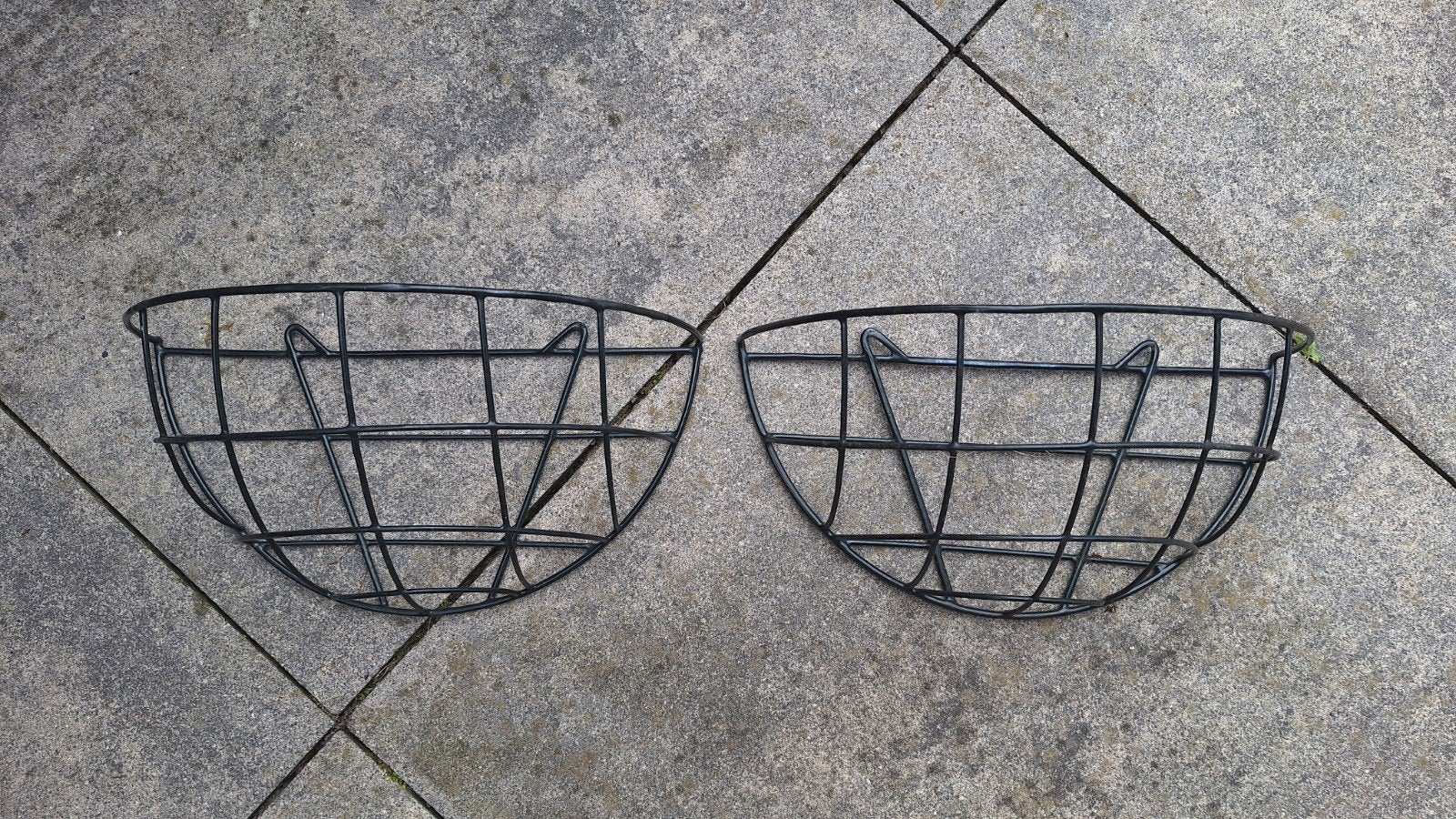 Hangende plantenbak metaaldraad (2 stuks), Tuin en Terras, Bloembakken en Plantenbakken, Ophalen of Verzenden, Gebruikt, Rond