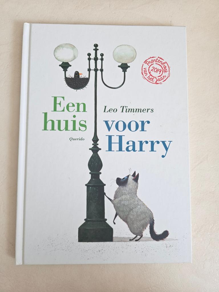 Een huis voor Harry Leo Timmers, Boeken, Ophalen of Verzenden, Zo goed als nieuw, 2 tot 3 jaar