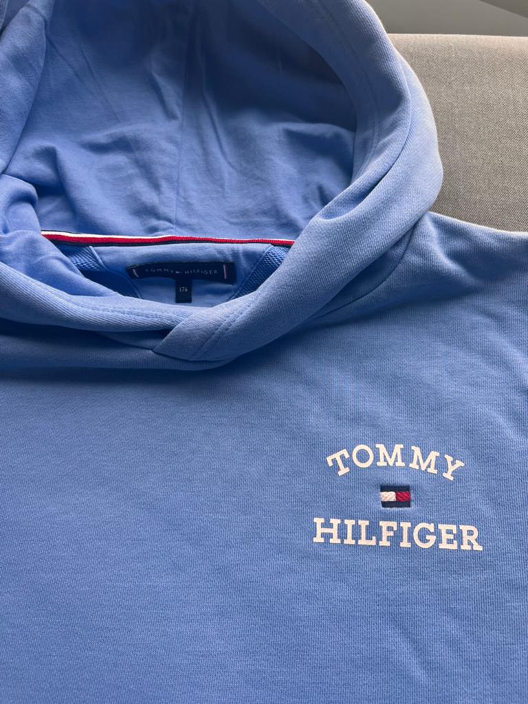 Tommy Hilfiger zomer hoodie lichtblauw mt 176, Ophalen of Verzenden, Zo goed als nieuw, Jongen, Trui of Vest