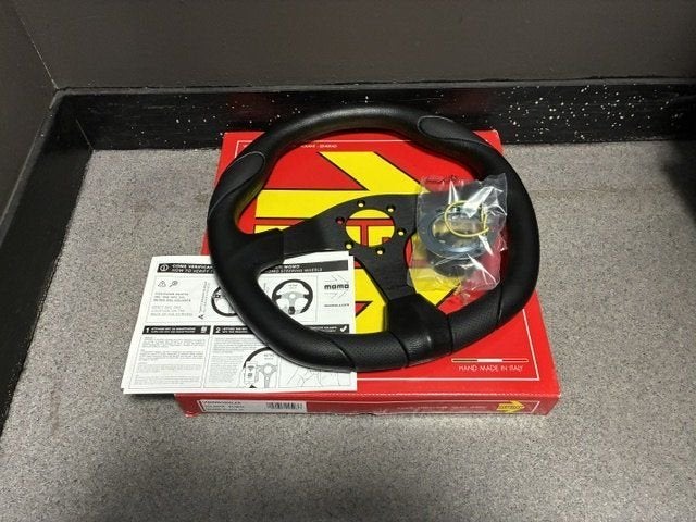 MOMO Quark 350mm stuurwiel ,en zwart polyurethaan sportstuur, Auto-onderdelen, -, -, Nieuw, Ophalen of Verzenden