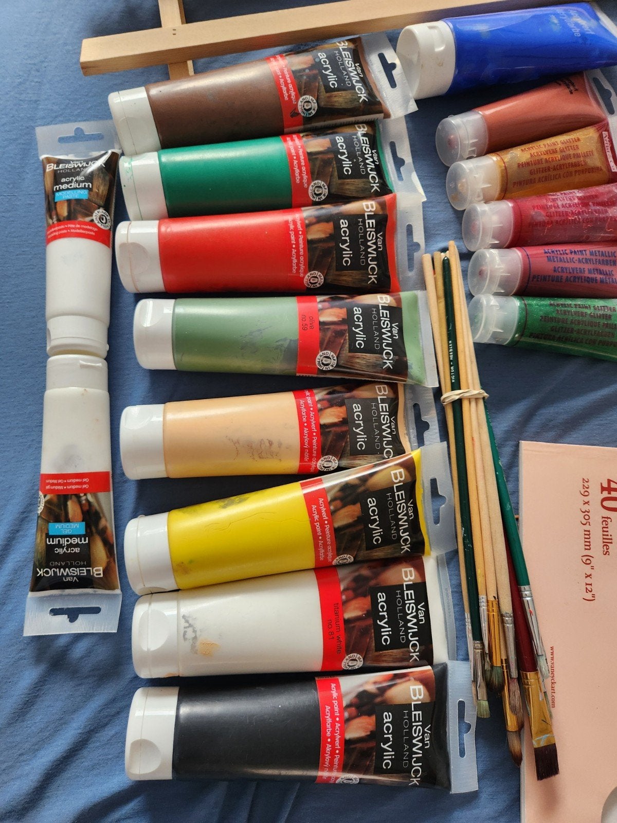 10 grote tubes en 35 kleinere tubes acrylverf, Ophalen, Zo goed als nieuw