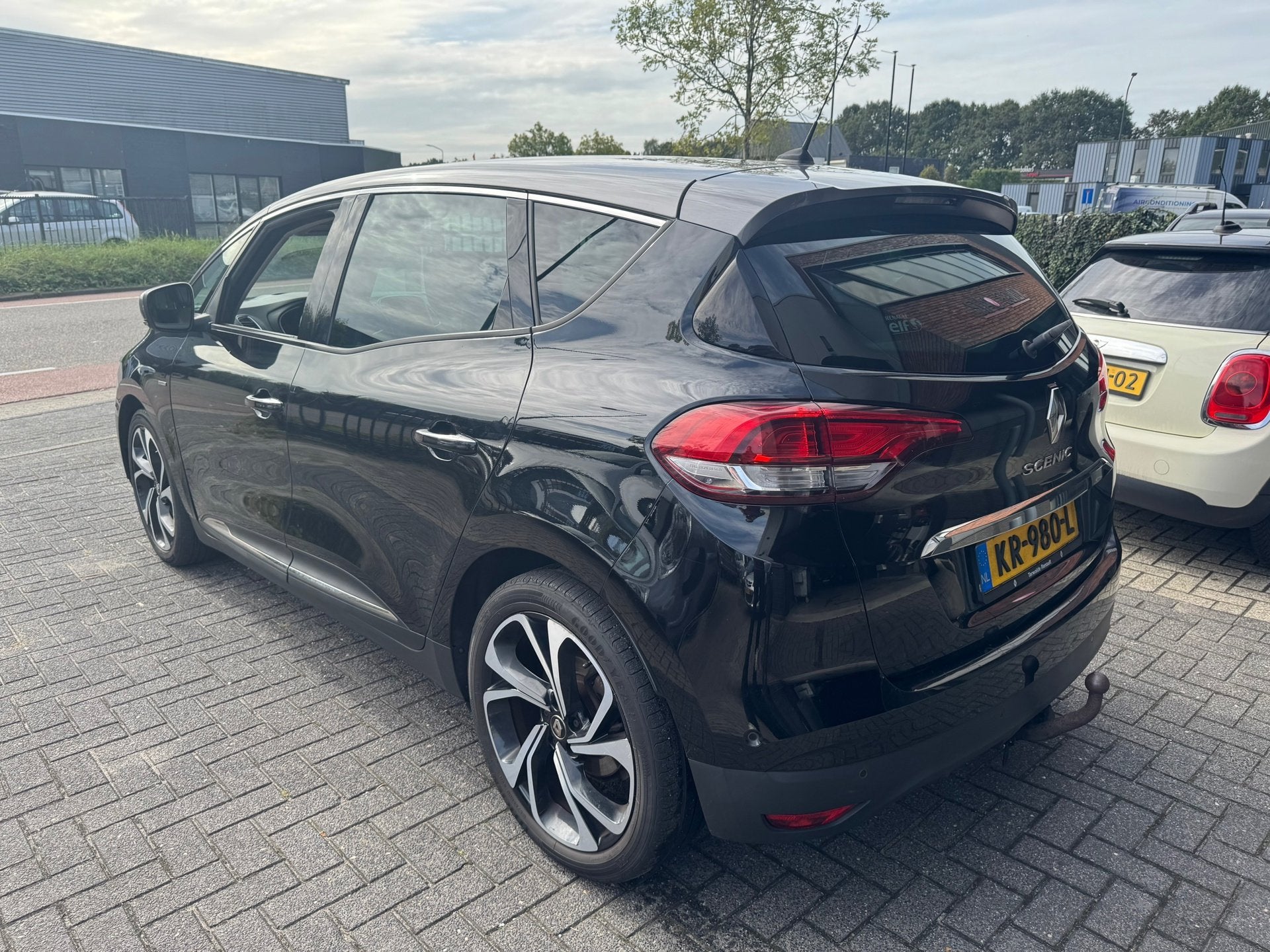Renault Scénic 1.5 dCi Bose AUTOMAAT HEADUP CAMERA XENON TR, Auto's, Gebruikt, Euro 6, 4 cilinders, 1850 kg