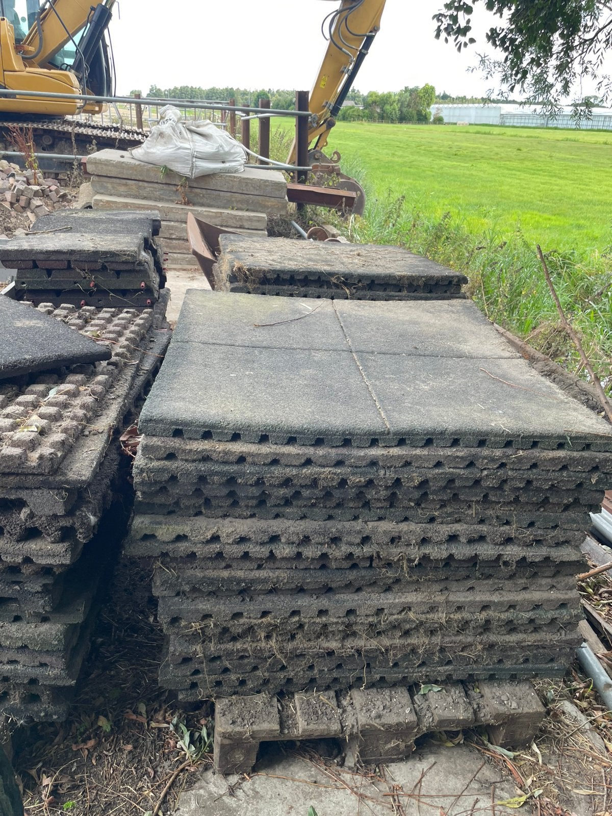 Rubber staltegels 1 m x 1 m ongeveer 40 stuks, Ophalen, Gebruikt